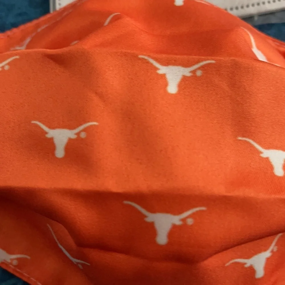6/$20 New Longhorns face mask with filters